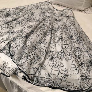 Summery Jones New York light-weight cotton skirt - Size 8